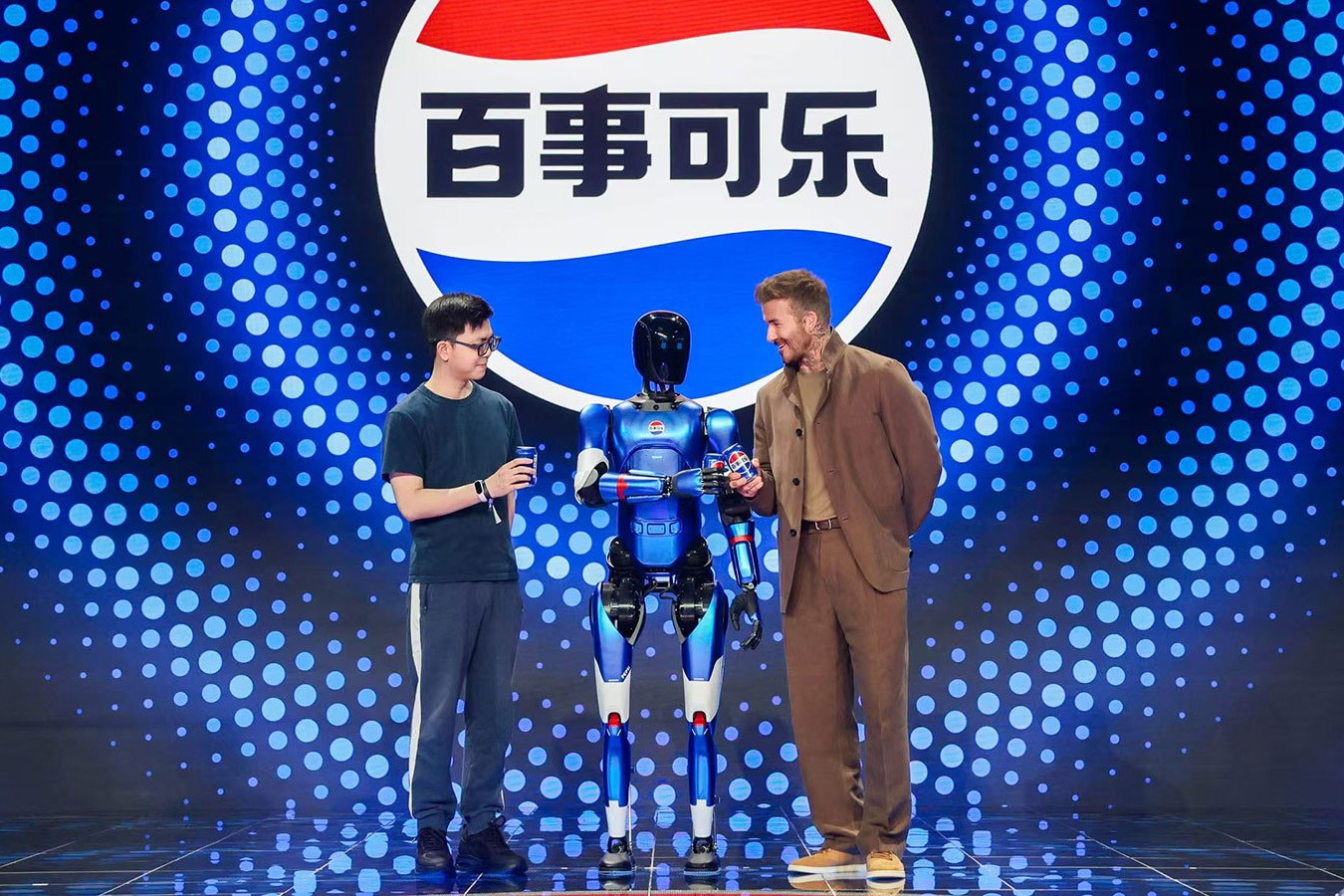  55世纪机器人携手百事中国共创“百事蓝宝” 共燃渴望新章